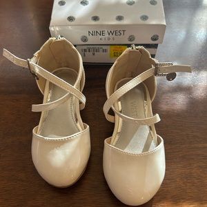 Little girls dress shoes.